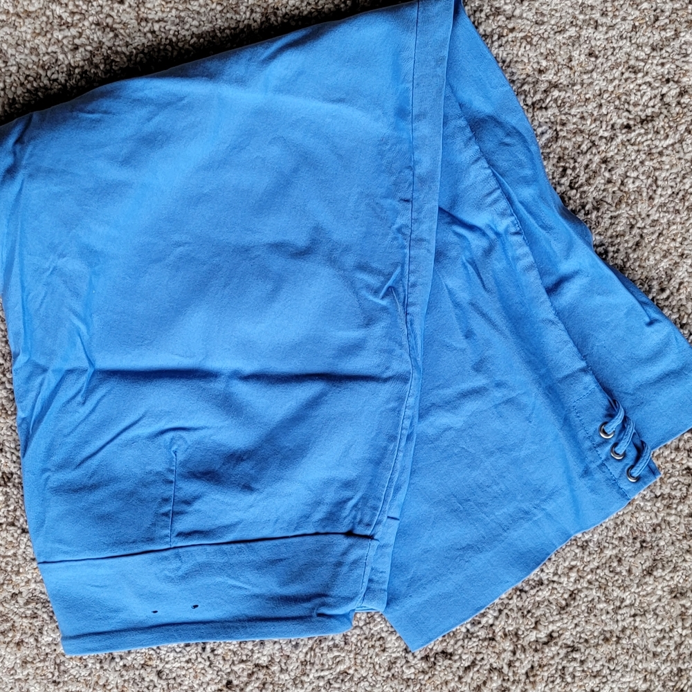 Avenue Capris